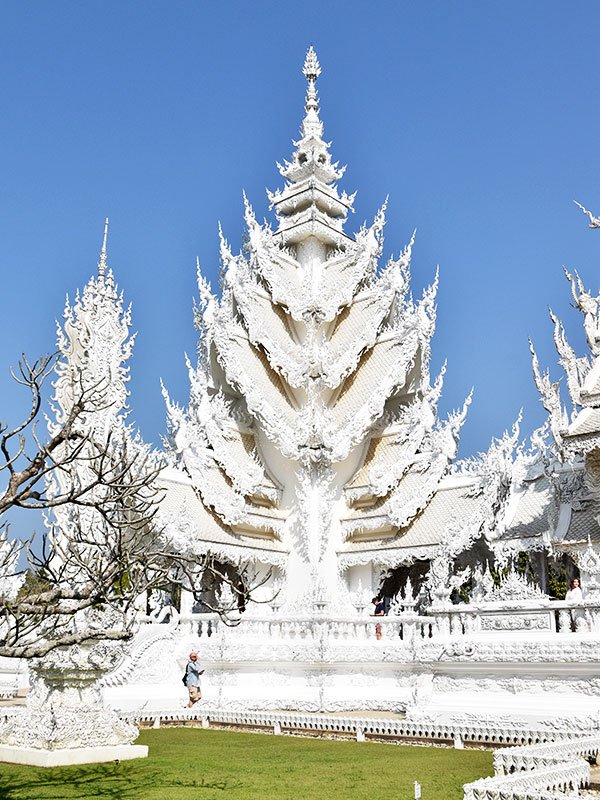 El templo blanco Wat Rong Khun en Chiang Rai, Tailandia.
