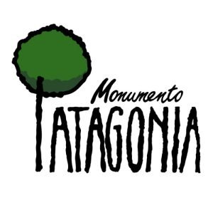 Logo de Monumento Patagonia con montes estilizados y fondo natural
